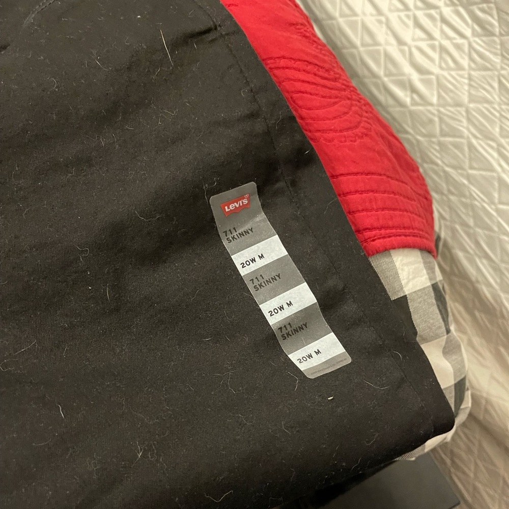 BNWT…711 Levi skinny jeans 20W